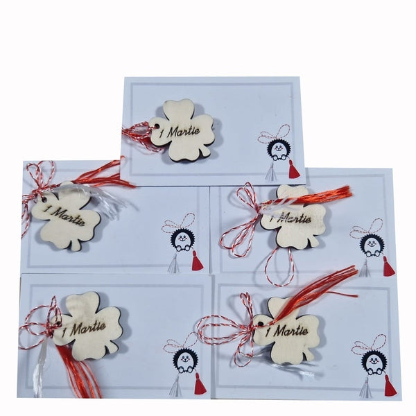 Mărțișor Trifoi Norocos din Lemn Gravat Handmade, Model Simbol Primăvară cu Șnur Alb-Roșu