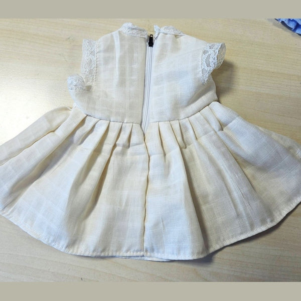 Rochiță de botez pentru bebeluși din muselină cu dantelă – ivoire