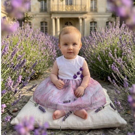 Rochiță elegantă pentru bebeluși cu fustă din organza floral și flori aplicate