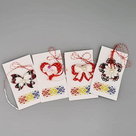 Set 4 Mărțișoare Textile Handmade, Modele Mixte Floare, Inimă și Fundiță, cu Șnur și Perlă - MCF România