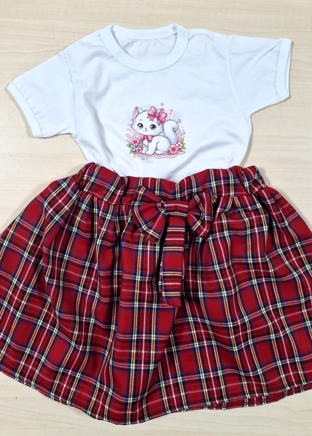Set tricou Pisica și fustă din stofa rosie cu carouri