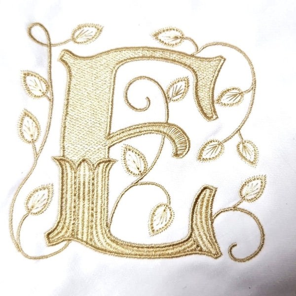 Trusou botez complet 9 piese personalizat cu monogramă brodată – OEKO-TEX®