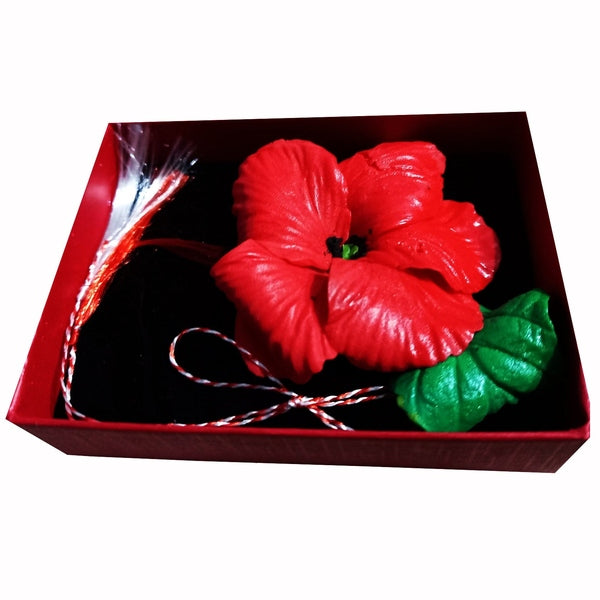 Mărțișor Broșă Mac Roșu din Lut Polimeric, Lucrat Manual în Cutie Cadou Elegantă