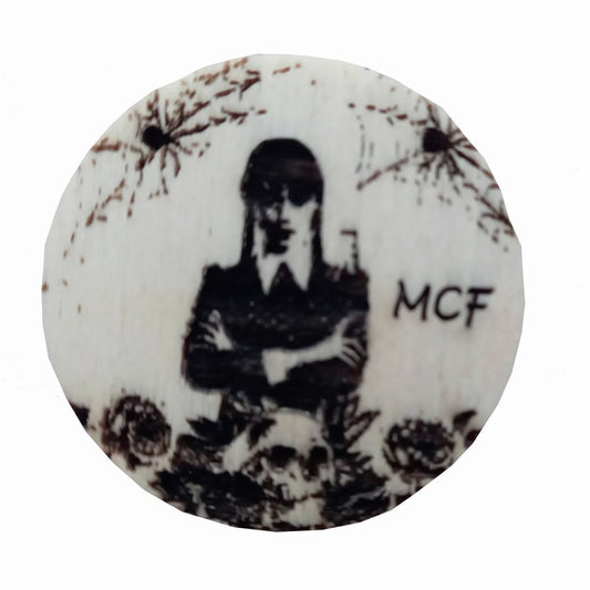 Cocarda MCF wednesday personalizata tip brosa Lemn