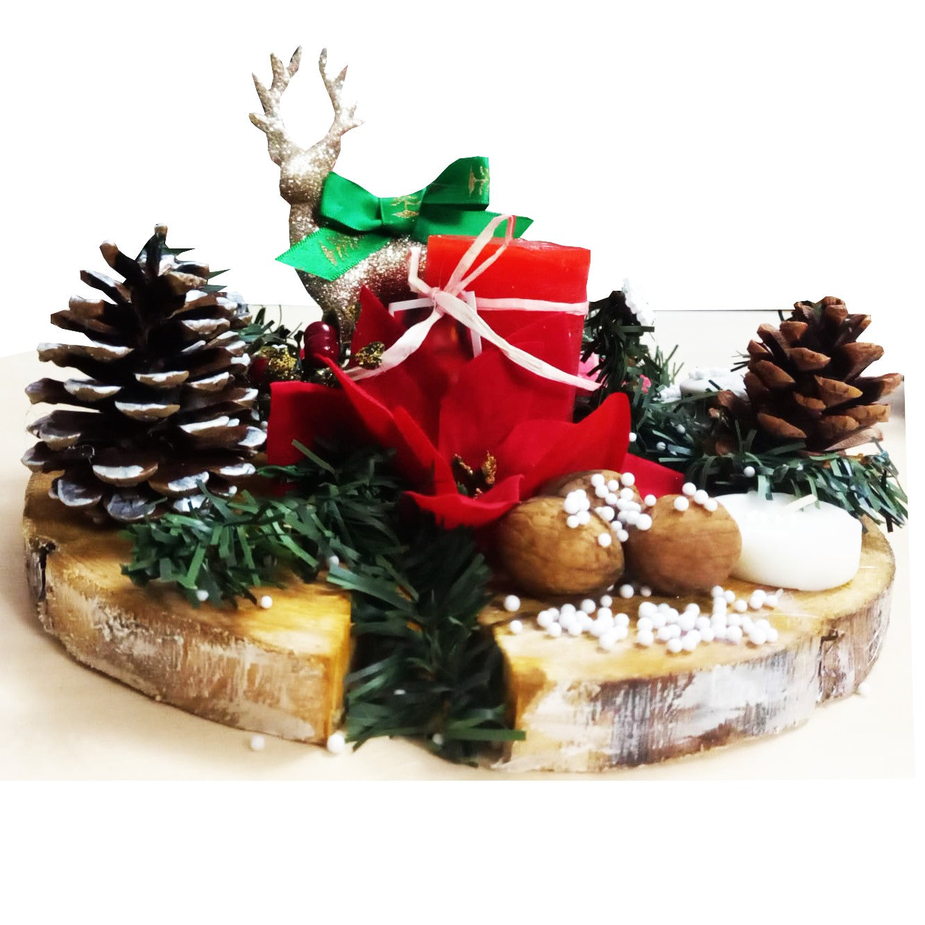 Decoratiune pentru Craciun cu conuri si craciunita lucrata manual