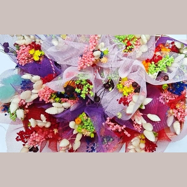 Mărțișor Mini Buchet din Flori Naturale Uscate, Handmade, Multicolor cu Ambalaj din Voal