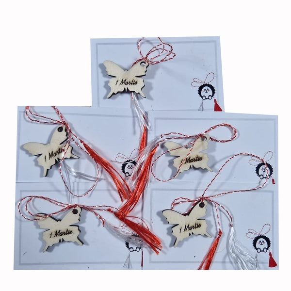 Mărțișor Fluture din Lemn Gravat Handmade, Simbol al Libertății cu Șnur Alb-Roșu