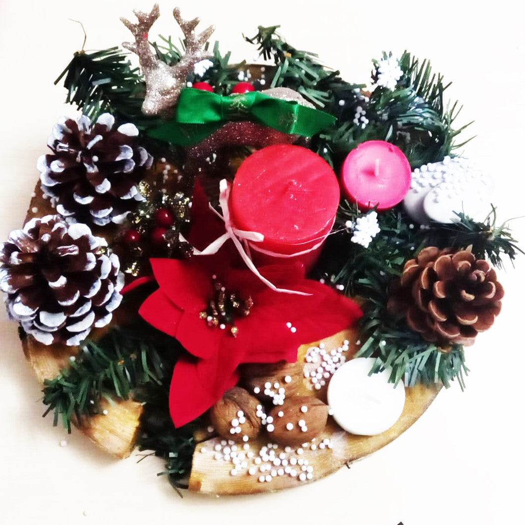 Decoratiune pentru Craciun cu conuri si craciunita lucrata manual