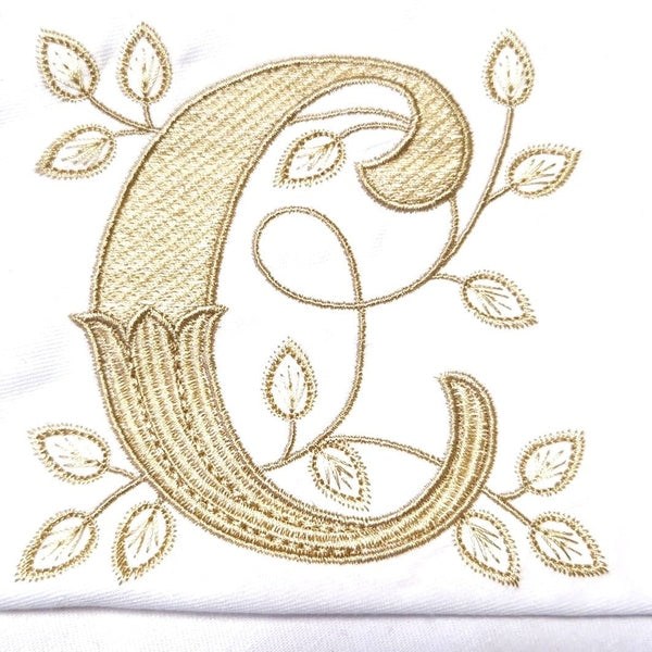 Trusou botez complet 9 piese personalizat cu monogramă brodată – OEKO-TEX®
