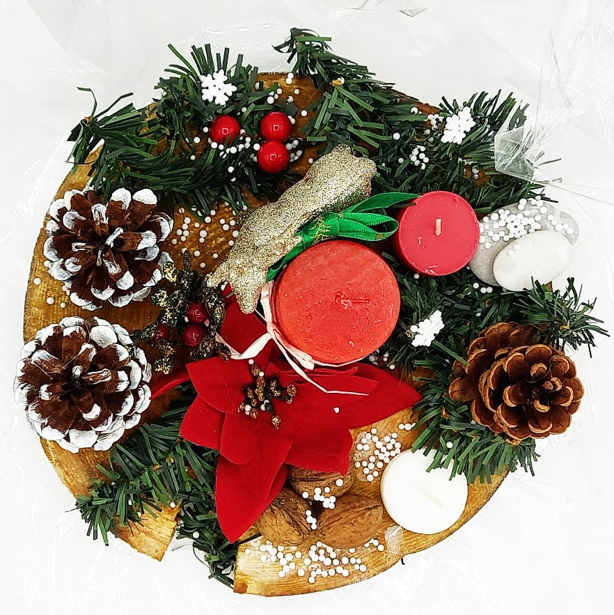 Decoratiune pentru Craciun cu conuri si craciunita lucrata manual