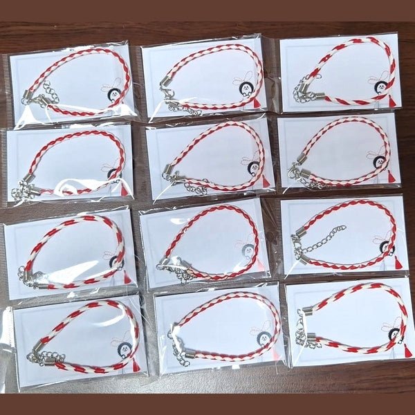 Brățară Mărțișor din Piele Ecologică Împletită, Alb și Roșu, Sistem Reglabil cu Închizătoare Metalică - MCF România