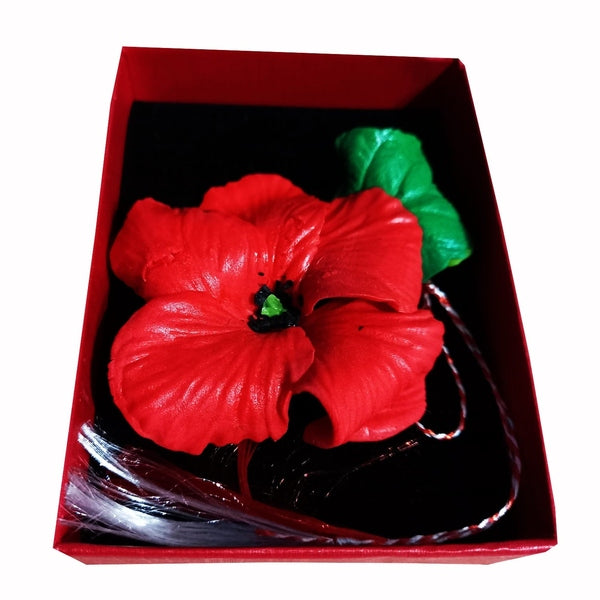 Mărțișor Broșă Mac Roșu din Lut Polimeric, Lucrat Manual în Cutie Cadou Elegantă - MCF România