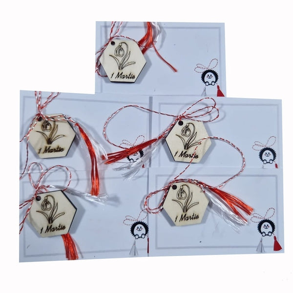 Mărțișor Ghiocel din Lemn Gravat Handmade, Model Hexagon cu Șnur Alb-Roșu - MCF România