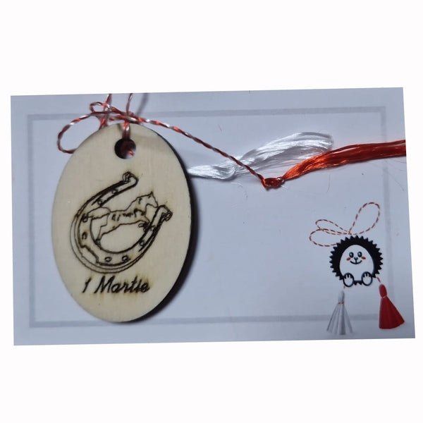 Mărțișor Norocos Potcoavă și Cal din Lemn Gravat Handmade cu Șnur Tradițional - MCF România