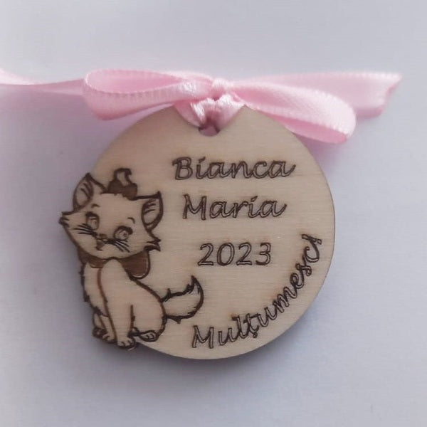 Mărturie personalizată din lemn – gravată în atelierul nostru pisica aristoctata - MCF România