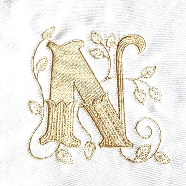 Trusou botez complet 9 piese personalizat cu monogramă brodată – OEKO-TEX®