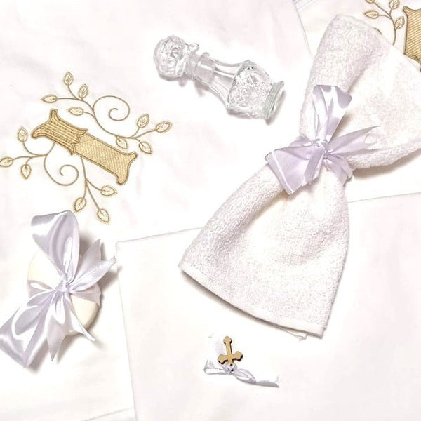 Trusou botez complet 9 piese personalizat cu monogramă brodată – OEKO-TEX®