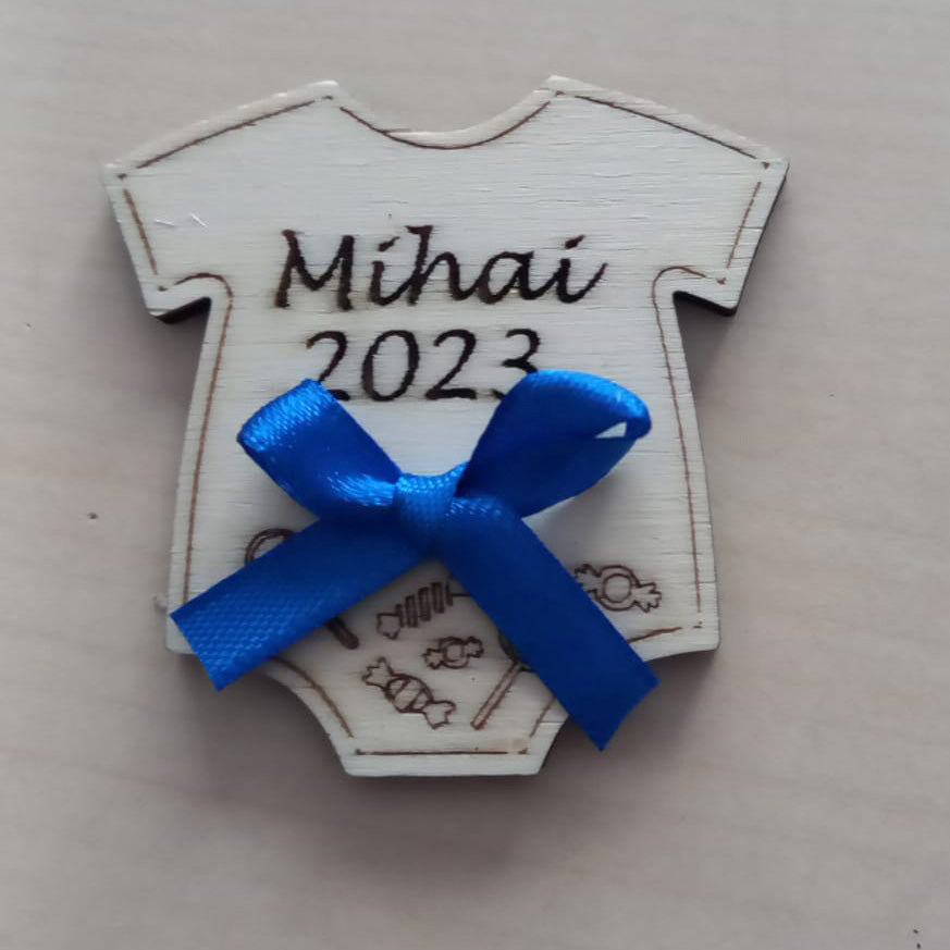 Cocarde și ecusoane personalizate lemn