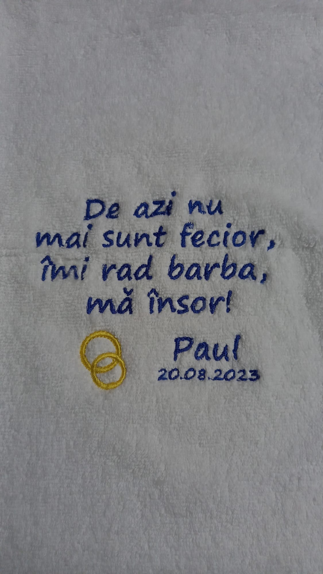 Prosop personalizat nuntă – brodat cu mesaj „De azi nu mai sunt fecior...” – cadou mire / nuntă
