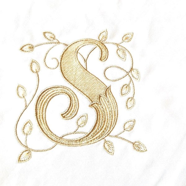 Trusou botez complet 9 piese personalizat cu monogramă brodată – OEKO-TEX®