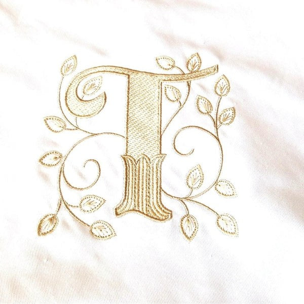Trusou botez complet 9 piese personalizat cu monogramă brodată – OEKO-TEX®