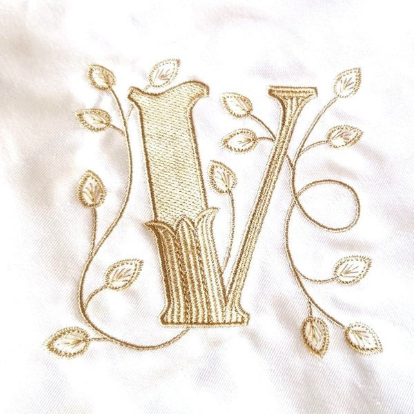Trusou botez complet 9 piese personalizat cu monogramă brodată – OEKO-TEX®